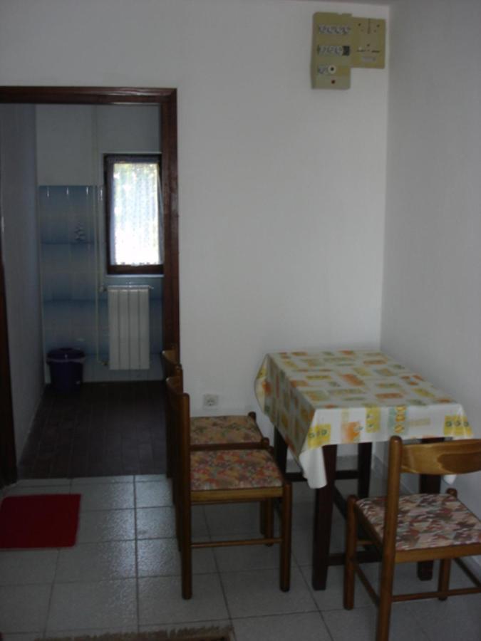 Apartments Vjera Krk Town Rum bild