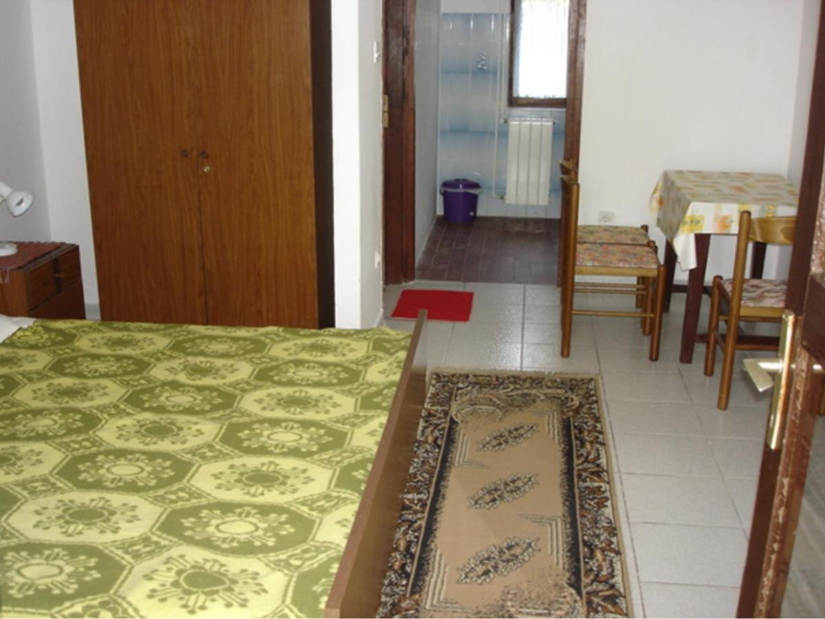 Apartments Vjera Krk Town Rum bild