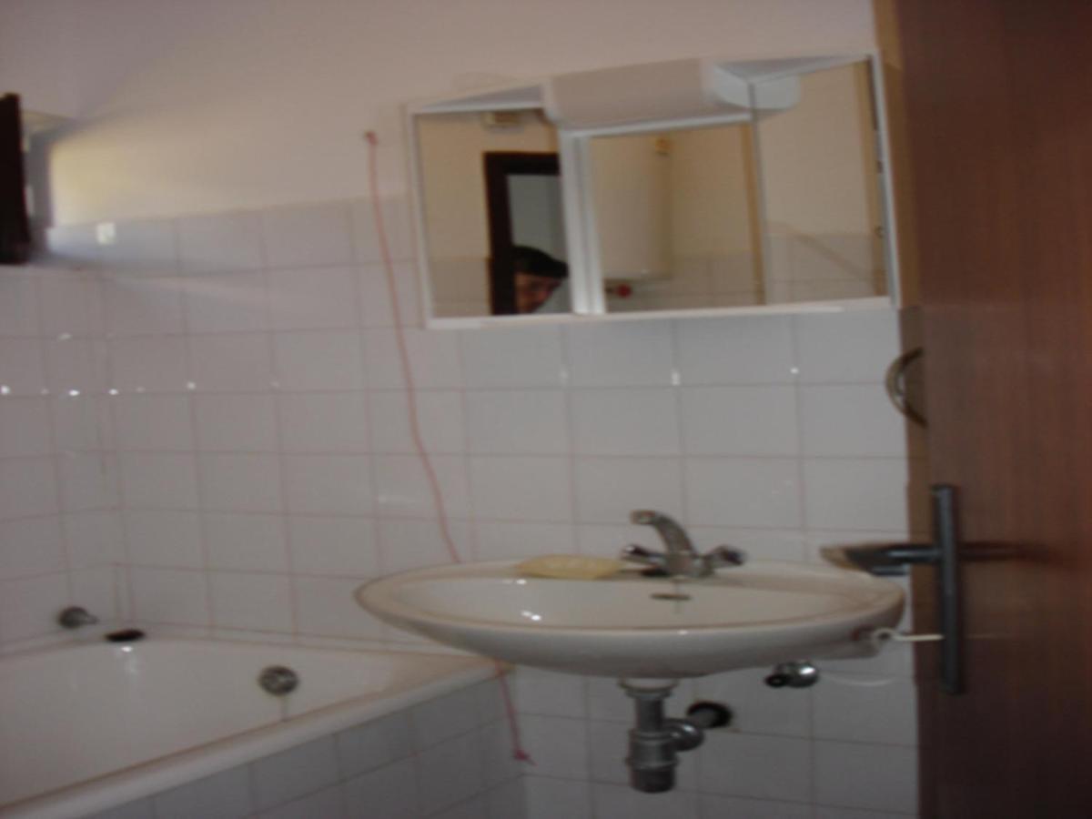 Apartments Vjera Krk Town Rum bild