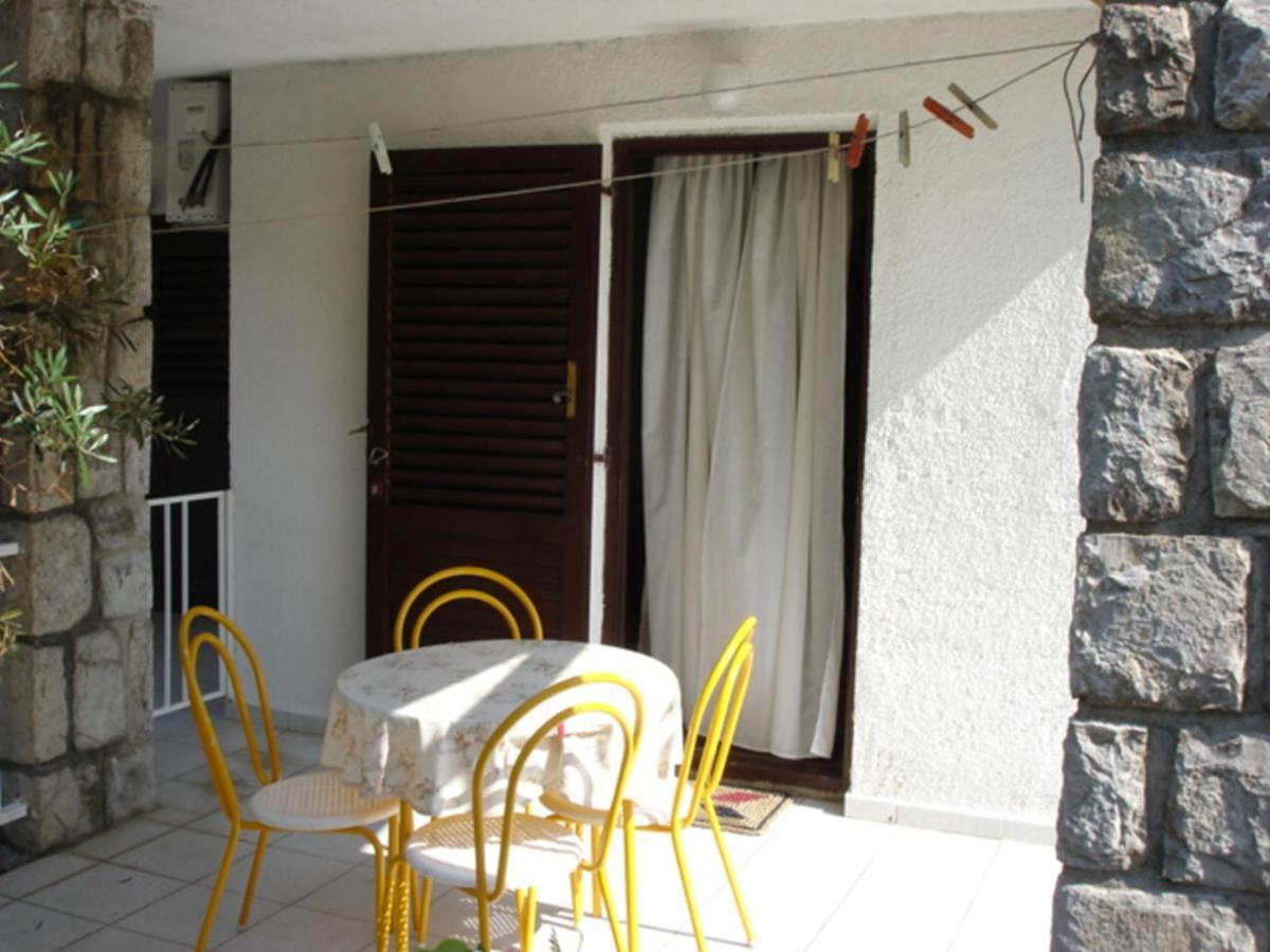 Apartments Vjera Krk Town Rum bild